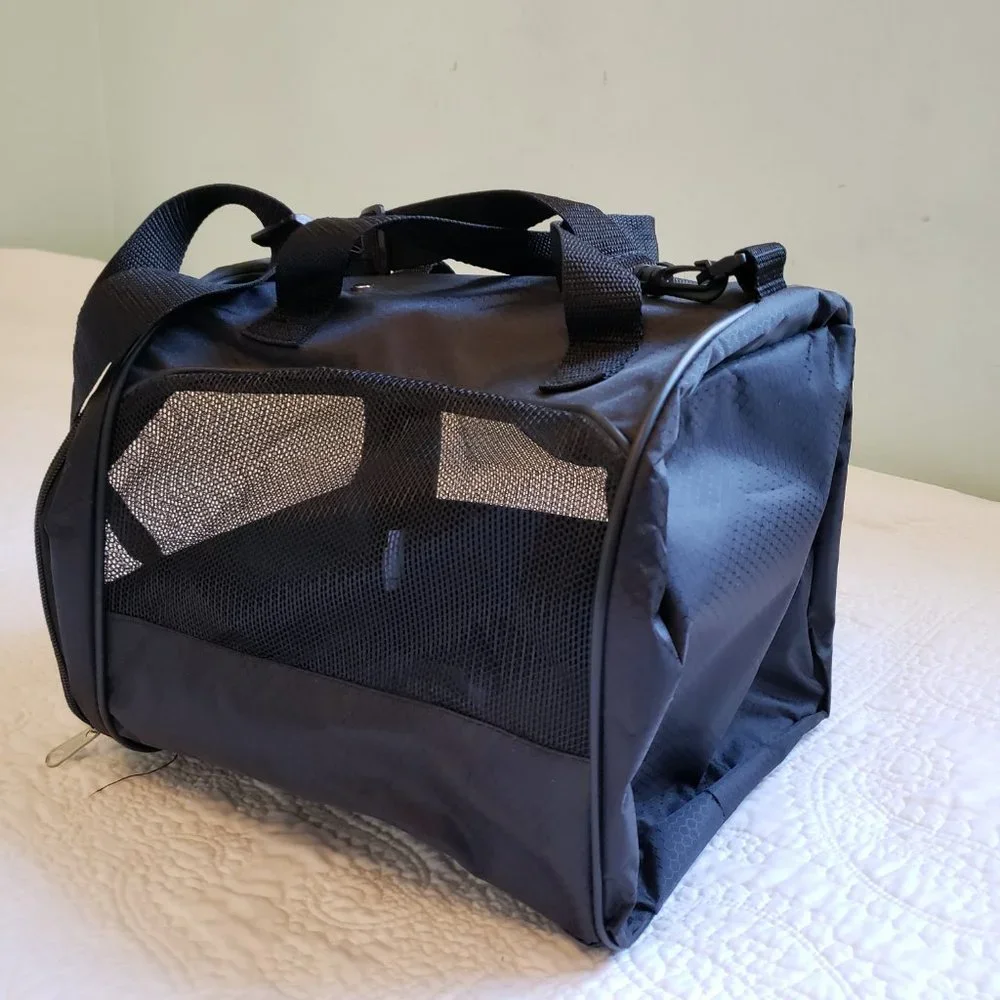 NWOT Pet Carrier Approximate Measurements: L 12